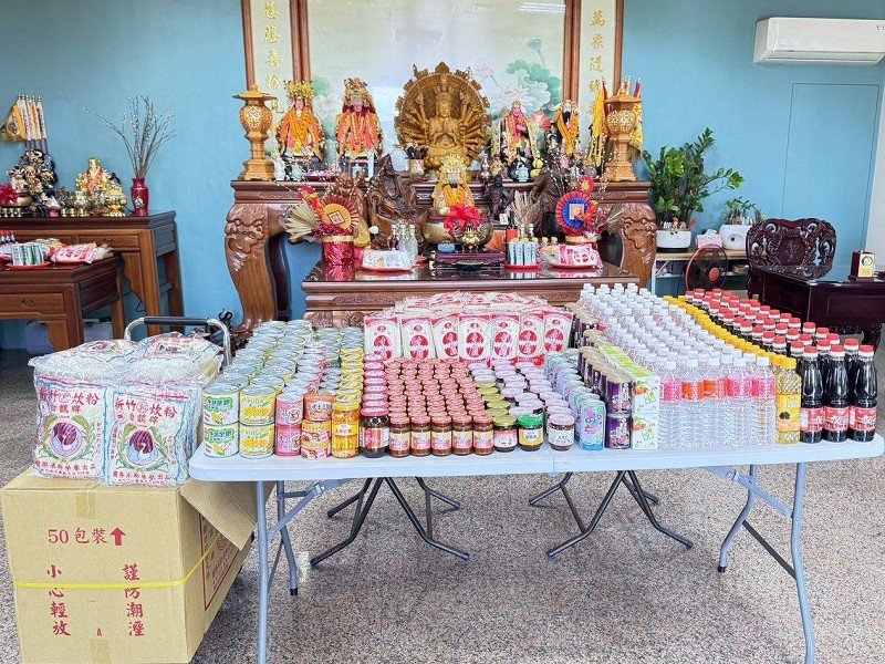 宜蘭縣有愚齋慈善共修協會捐贈聖母護專弱勢同學生活物資
