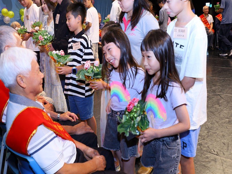 父愛如山羅東鎮表揚114年模範父親