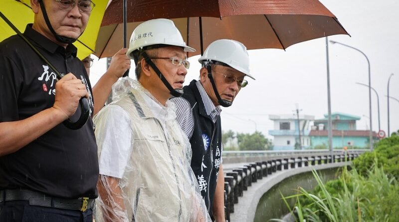 「風神」逼近，林茂盛代理縣長視察五結抽水站，縣府超前布署，全力戒備豪雨災害，並籲請行政院加速審查蘇澳溪分洪工程計畫