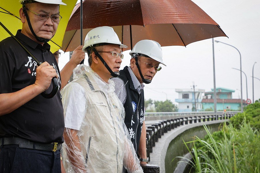「風神」逼近,林茂盛代理縣長視察五結抽水站,縣府超前布署,全力戒備豪雨災害,並籲請行政院加速審查蘇澳溪分洪工程計畫
