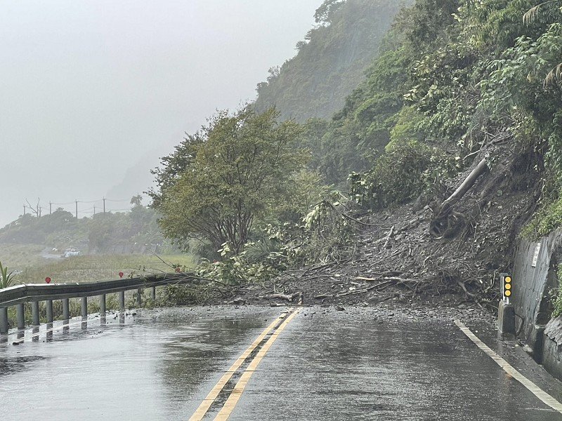 東北季風、低氣壓雙夾擊!宜蘭豪雨成災 五結鄉利澤地區變汪洋、台7線坍方