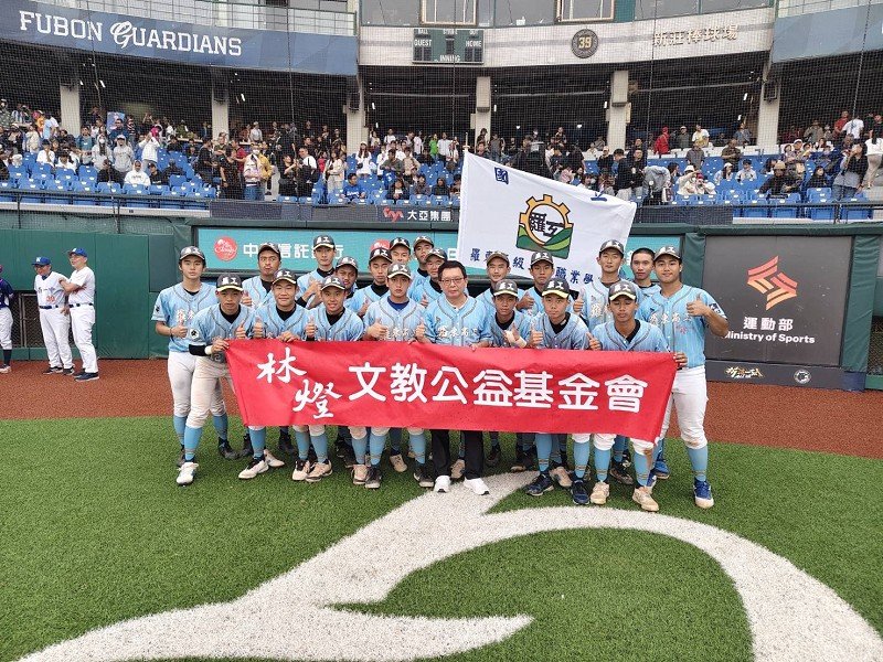 羅東高工六年磨一劍黑馬衝進冠軍戰,展現鋒芒奪黑豹旗亞軍寫宜蘭史上第一