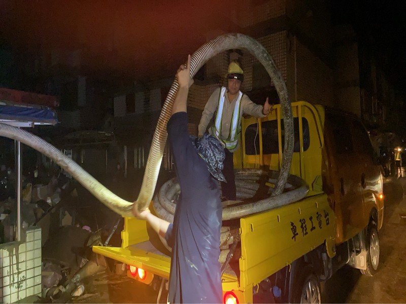 台電跨縣市支援宜蘭徹夜搶修 民生用電復電率達100%