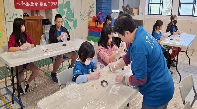 睦鄰和樂慶冬至！人安羅東站走進校園，師生揉麵傳愛守護弱勢