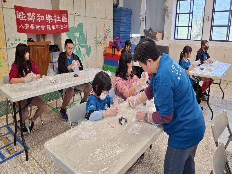 睦鄰和樂慶冬至!人安羅東站走進校園,師生揉麵傳愛守護弱勢