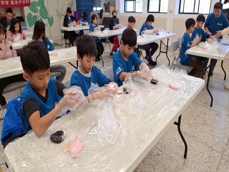 睦鄰和樂慶冬至!人安羅東站走進校園,師生揉麵傳愛守護弱勢