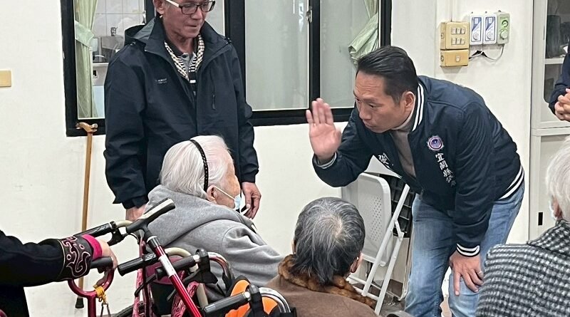 張勝德端出敬老政策牛肉　65歲就有重陽禮金、長青食堂每餐補助55元