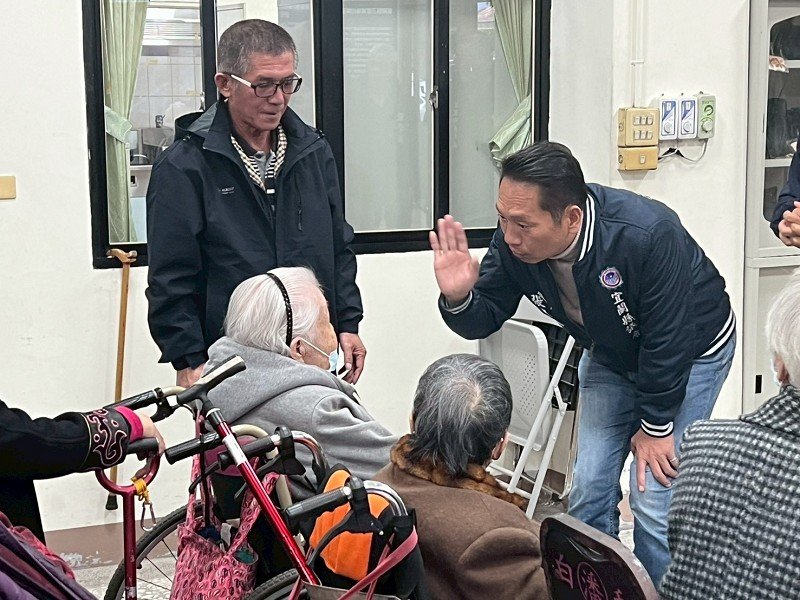 張勝德端出敬老政策牛肉　65歲就有重陽禮金、長青食堂每餐補助55元