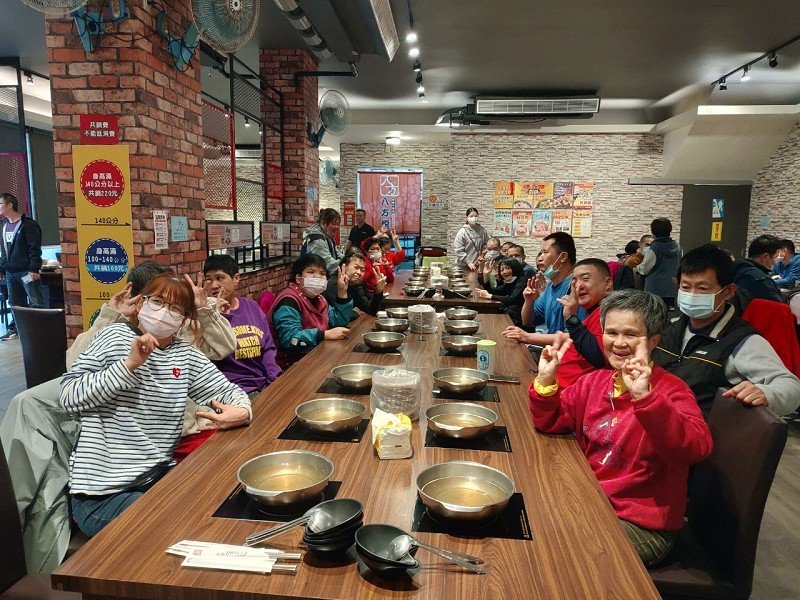 暖胃也暖心!羅東在地企業歲末宴請蘭智學苑