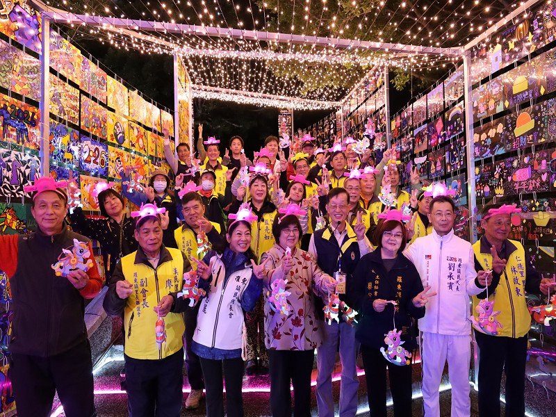 〈駿馬迎春〉震撼點燈 羅東以現代光影迎接春節觀光熱潮