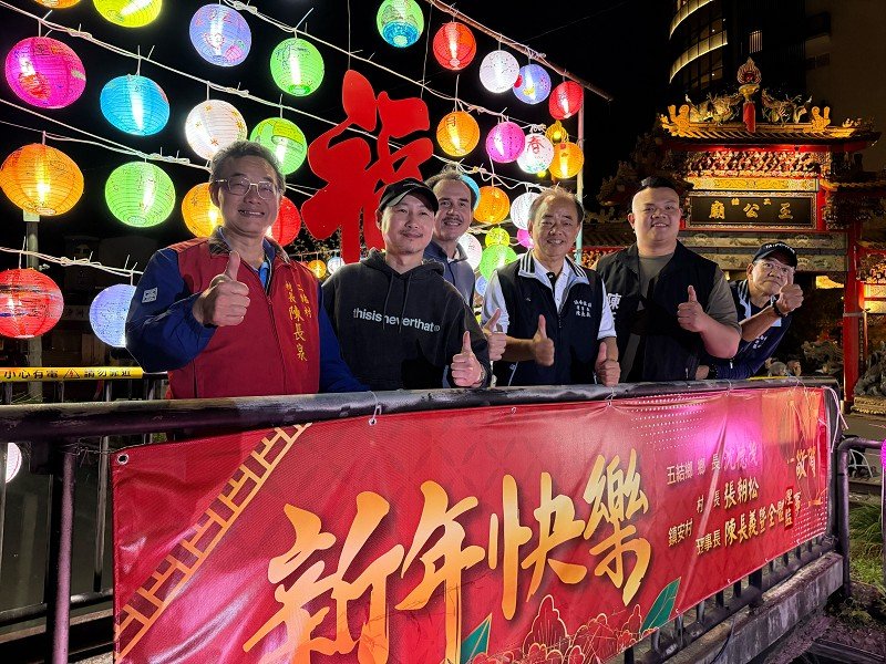 五結鄉二結圳點燈迎新春 近300盞手繪燈籠打造浪漫夜景