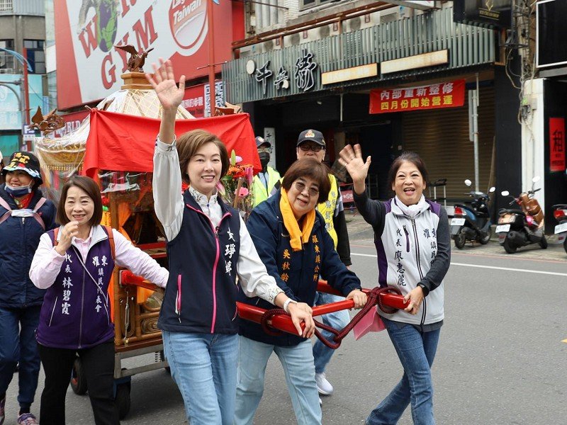 土地公春遊羅東熱鬧登場 上千民眾隨神轎祈求平安順遂
