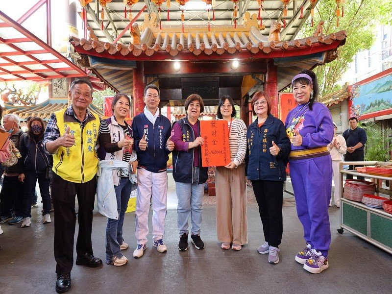 土地公春遊羅東熱鬧登場 上千民眾隨神轎祈求平安順遂