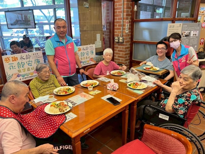 蘭坊餐廳25週年慶送愛 每月公益日持續關懷弱勢長輩