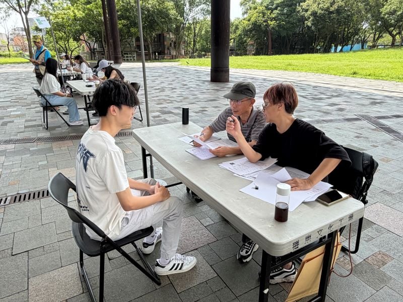 宜蘭童玩節工讀甄試   代理縣長林茂盛為考生加油打氣