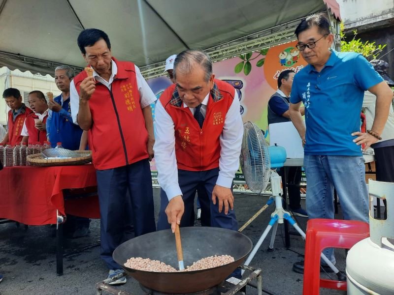結沙仁土豆上市　沈德茂鄉長攜手各界行銷在地好滋味