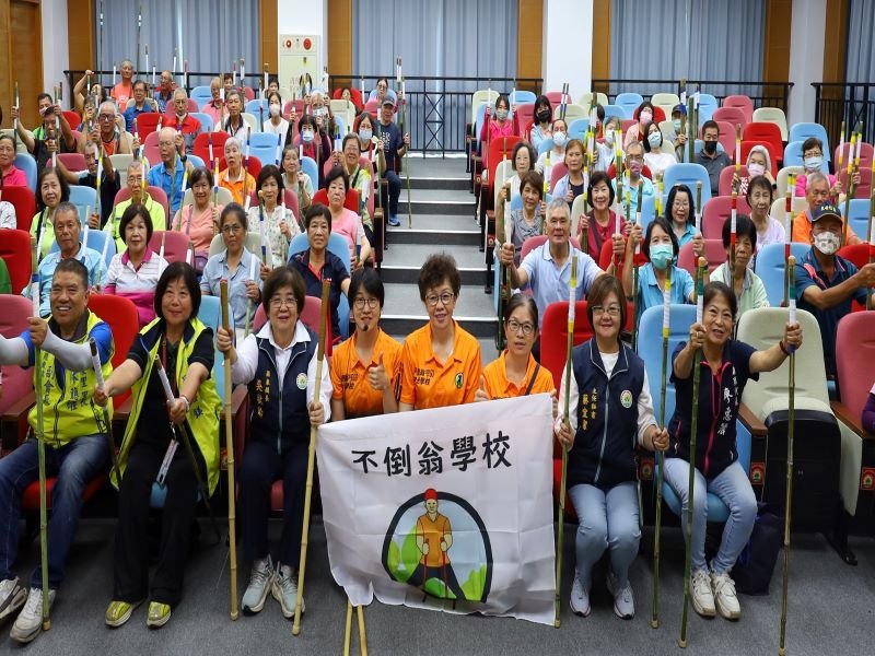 竹健走杖結合防跌培訓 羅東攜手社區守護長者安全