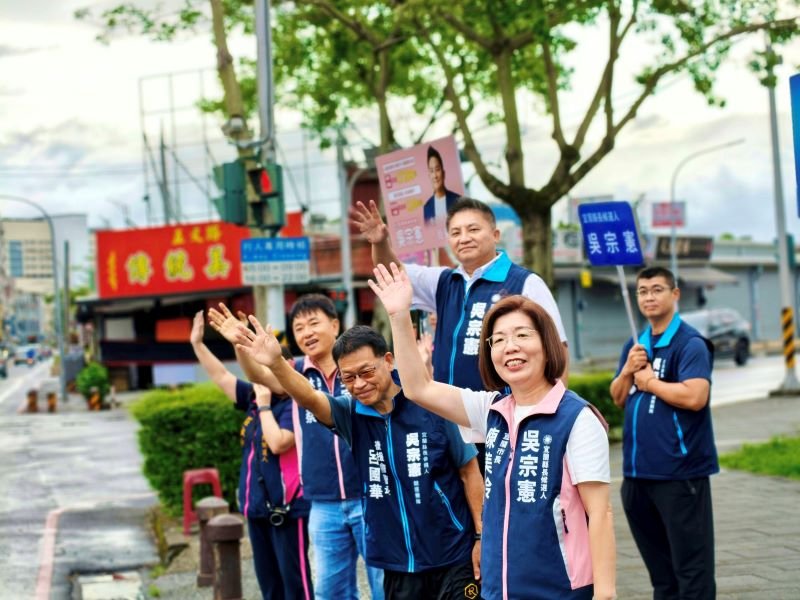 吳宗憲清晨路口拜票 聚焦通勤、通學與行人安全
