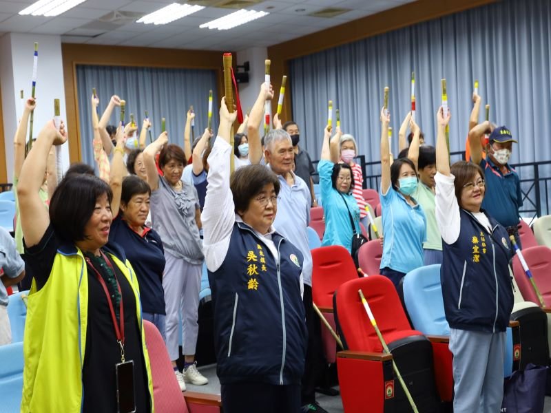 竹健走杖結合防跌培訓 羅東攜手社區守護長者安全