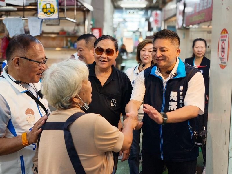 吳宗憲攜陳鴻禧走訪羅東 市場、夜市爭取支持
