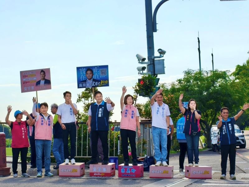 吳宗憲宜蘭市區清晨拜票 宣傳高齡福利與「宜蘭縣+1」