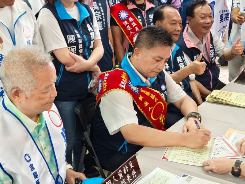 千人會師展現團結氣勢　吳宗憲登記參選宜蘭縣長