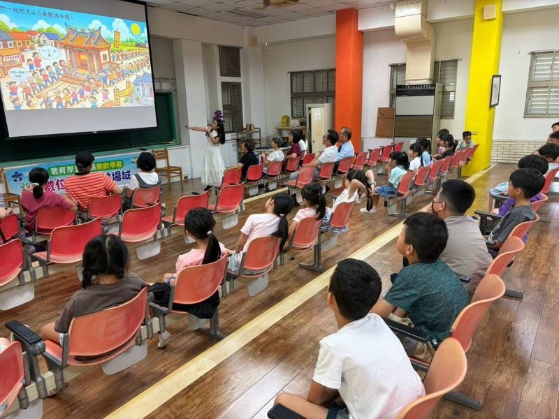 樂齡學員用AI說家鄉故事 走進校園與學童跨世代共學