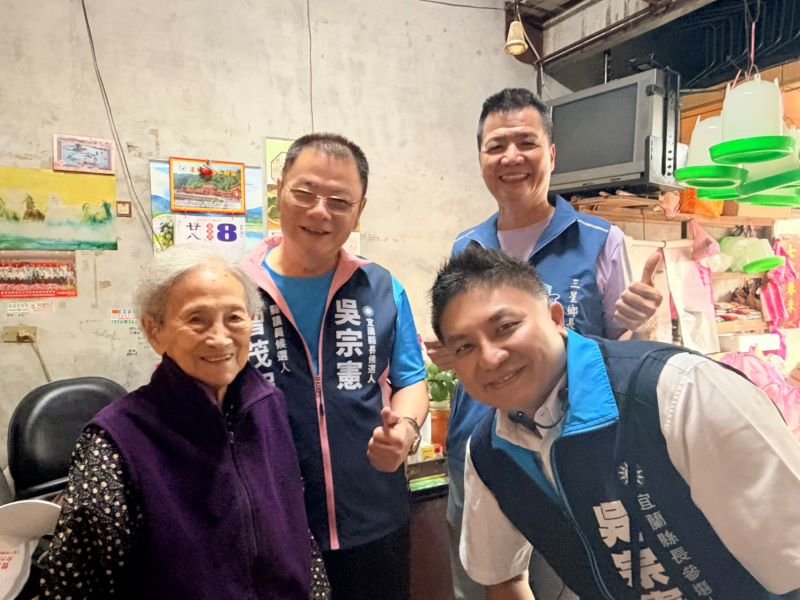 吳宗憲走訪三星市場拜票 與百歲阿嬤溫馨合影