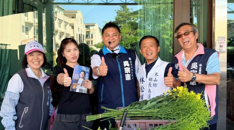攤商放下工作握手鼓勵　吳宗憲感謝鄉親支持