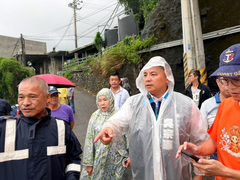 吳宗憲赴大溪漁港了解漁民需求　承諾下週函請漁業署處理港區問題