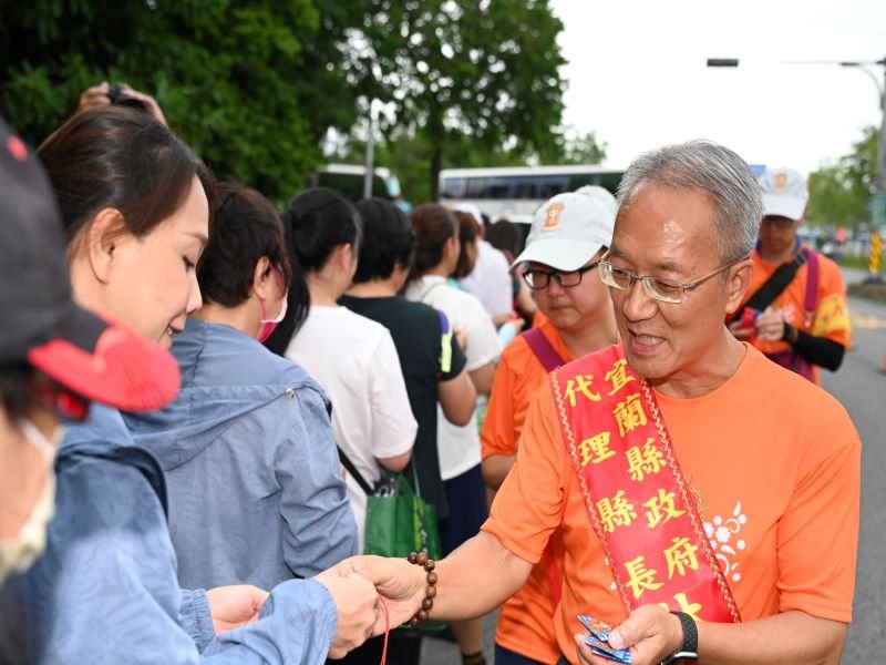 三媽會祈安賜福蘭陽　鑽轎腳人龍綿延兩公里