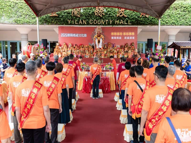 三媽會祈安賜福蘭陽　鑽轎腳人龍綿延兩公里